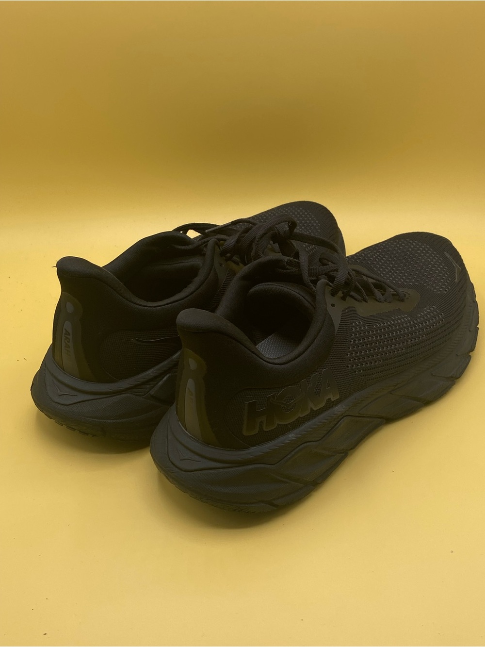 Hoka One One Arahi 7 "Triple Black" - Picture 2 of 4